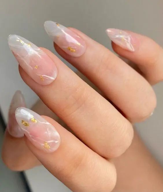 White and gold nails | White and gold nail designs | white and gold nail ideas