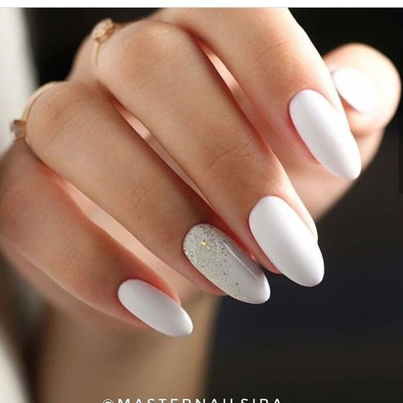 White and gold nails | White and gold nail designs | white and gold nail ideas