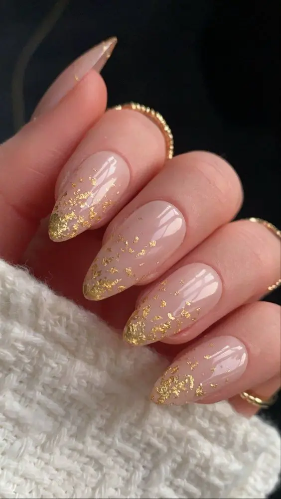 White and gold nails | White and gold nail designs | white and gold nail ideas