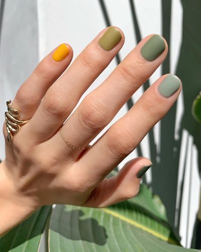 The top light green nails and light green nail designs
