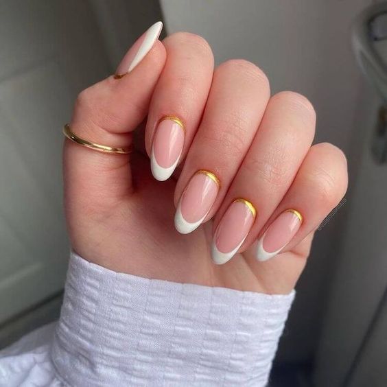 White and gold nails | White and gold nail designs | white and gold nail ideas