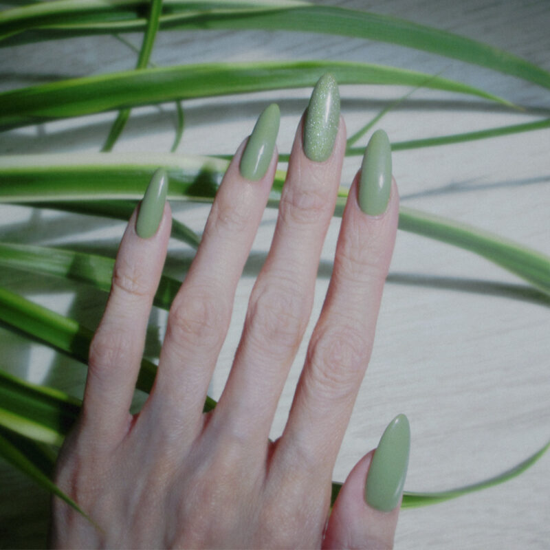 The top light green nails and light green nail designs