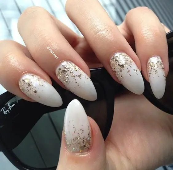 White and gold nails | White and gold nail designs | white and gold nail ideas