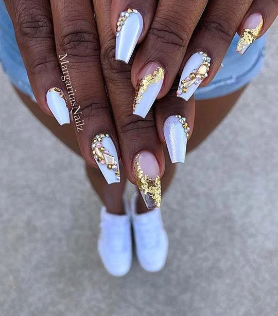 White and gold nails | White and gold nail designs | white and gold nail ideas