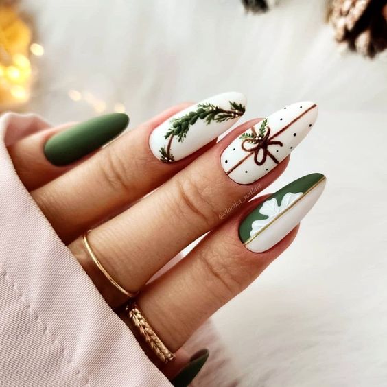 The best red and green nails and red and green nail designs for Christmas to copy | Christmas nails that are trending this year