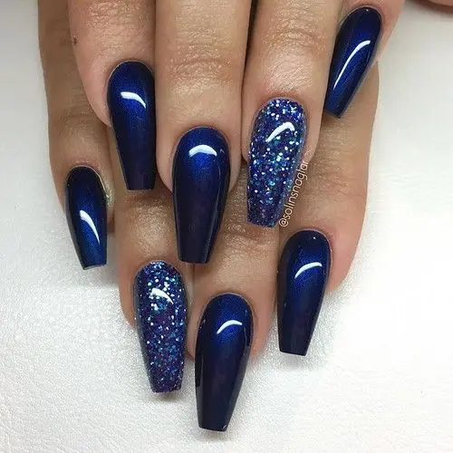 The top navy blue nails designs and navy blue nail ideas to try