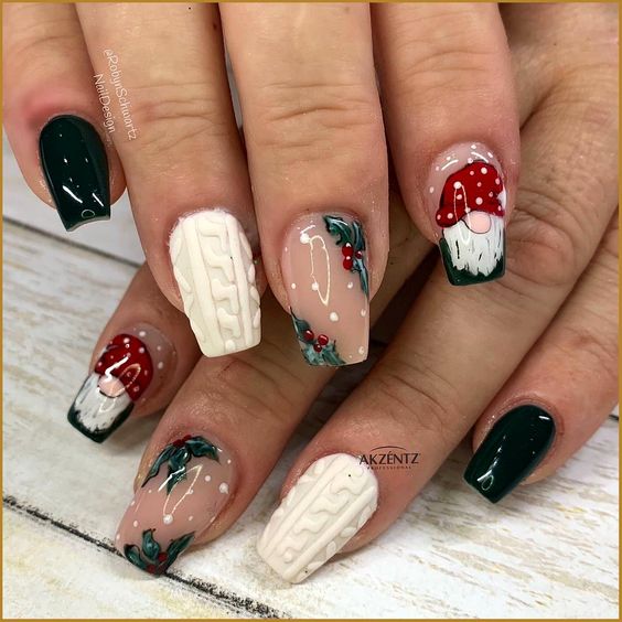 Red Green and White Christmas Nails | Xmas nails, Christmas nails easy,  Cute christmas nails