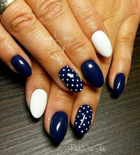 The top navy blue nails designs and navy blue nail ideas to try