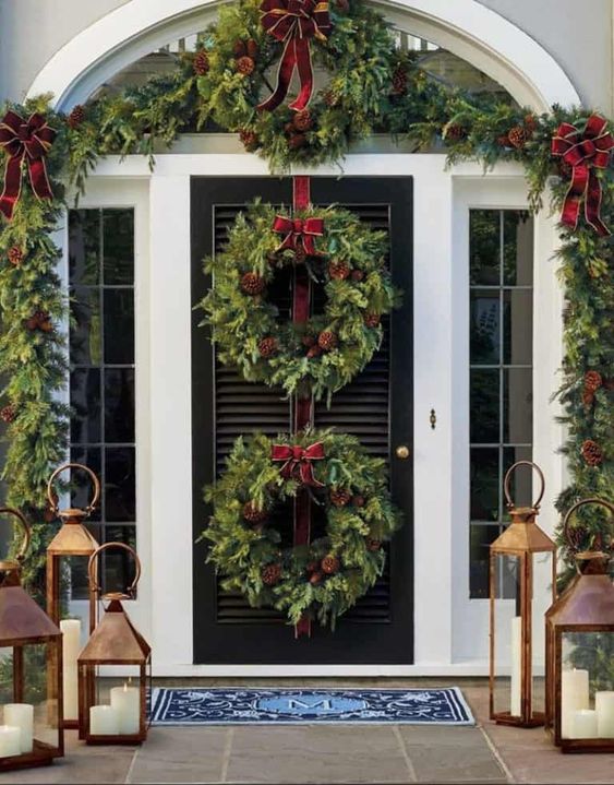 45+ Chic Christmas Door Decorations To Try This Year For A Festive Look