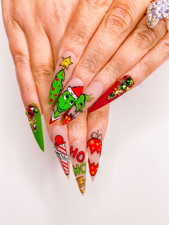 The best red and green nails and red and green nail designs for Christmas to copy | Christmas nails that are trending this year