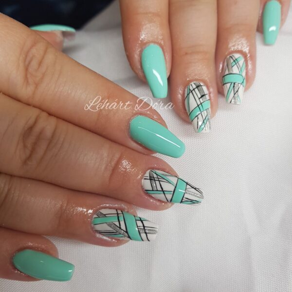 45+ Gorgeous Mint Green Nails To Try This Year For A Fresh Manicure