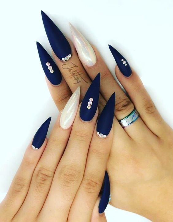 The top navy blue nails designs and navy blue nail ideas to try