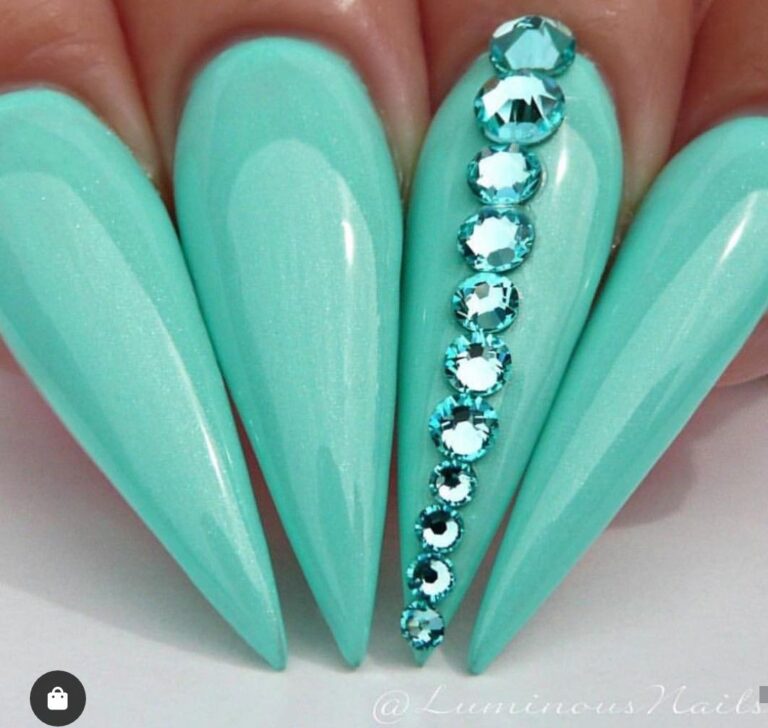 45+ Gorgeous Mint Green Nails To Try This Year For A Fresh Manicure