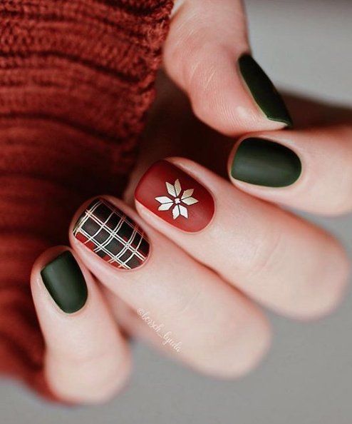 The best red and green nails and red and green nail designs for Christmas to copy | Christmas nails that are trending this year