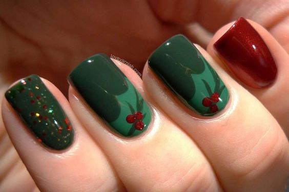 The best red and green nails and red and green nail designs for Christmas to copy | Christmas nails that are trending this year