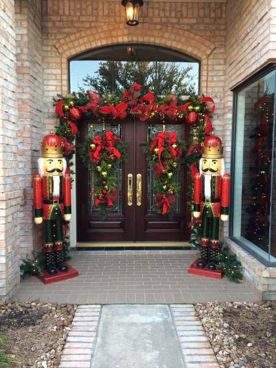 45+ Chic Christmas Door Decorations To Try This Year For A Festive Look