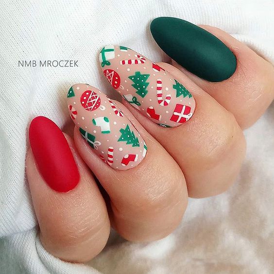 The best red and green nails and red and green nail designs for Christmas to copy | Christmas nails that are trending this year