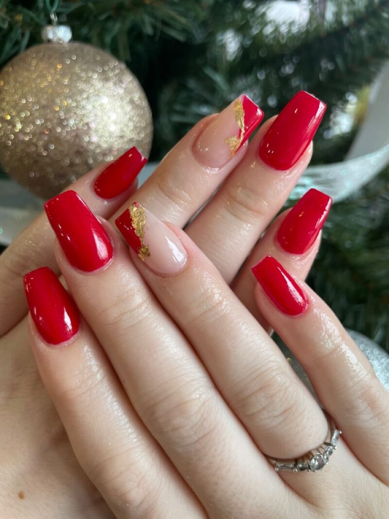 45+ Stunning Red and Gold Nails For A Sophisticated Manicure