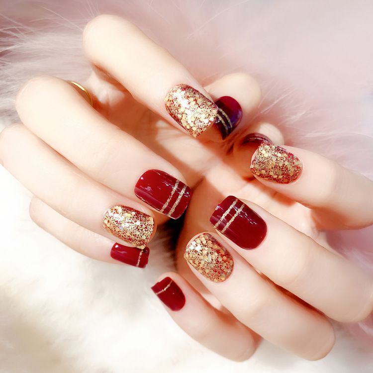 45+ Stunning Red and Gold Nails For A Sophisticated Manicure