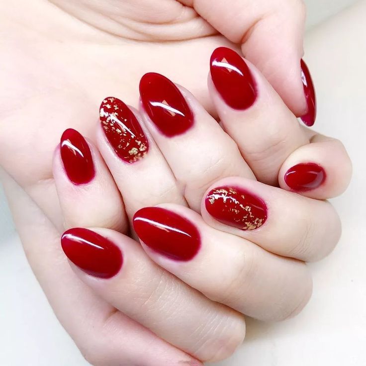 The top red and gold nails designs to try