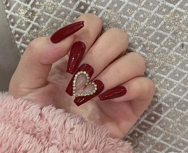 The top red and gold nails designs to try