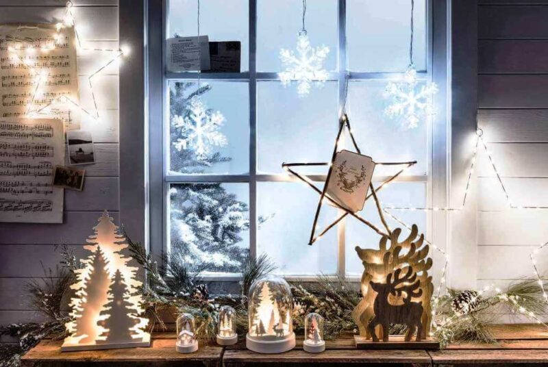 45+ Christmas Window Decorations For Inspiration