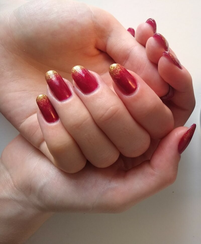 The top red and gold nails designs to try