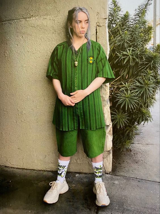 40+ Billie Eilish Outfits To Copy For A Grunge Y2K Look