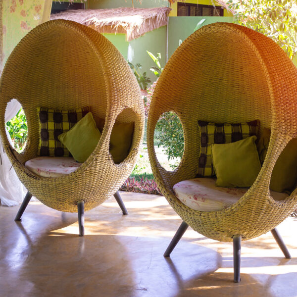 17+ Cheap Egg Chairs That Look SUPER High End To Buy