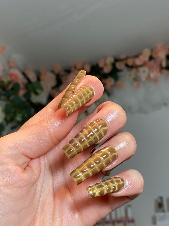 The best crocodile nails