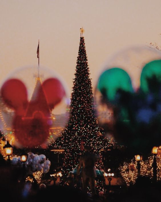 The best Disney Christmas wallpaper backgrounds for your iPhone