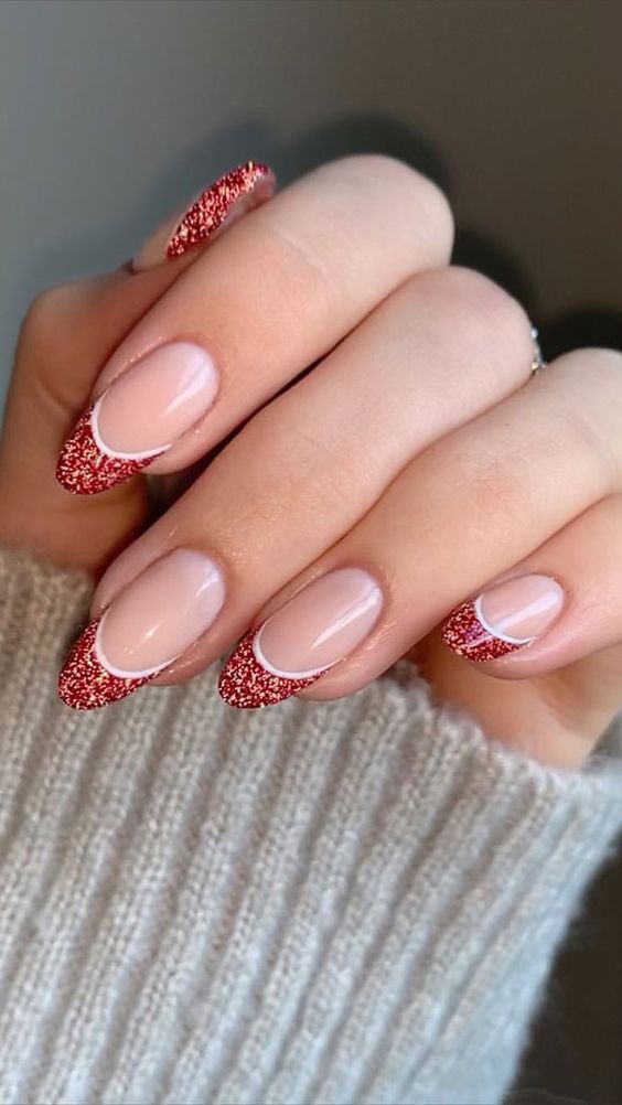 The best Christmas nails, Christmas nail designs, and Christmas nail ideas to try this year