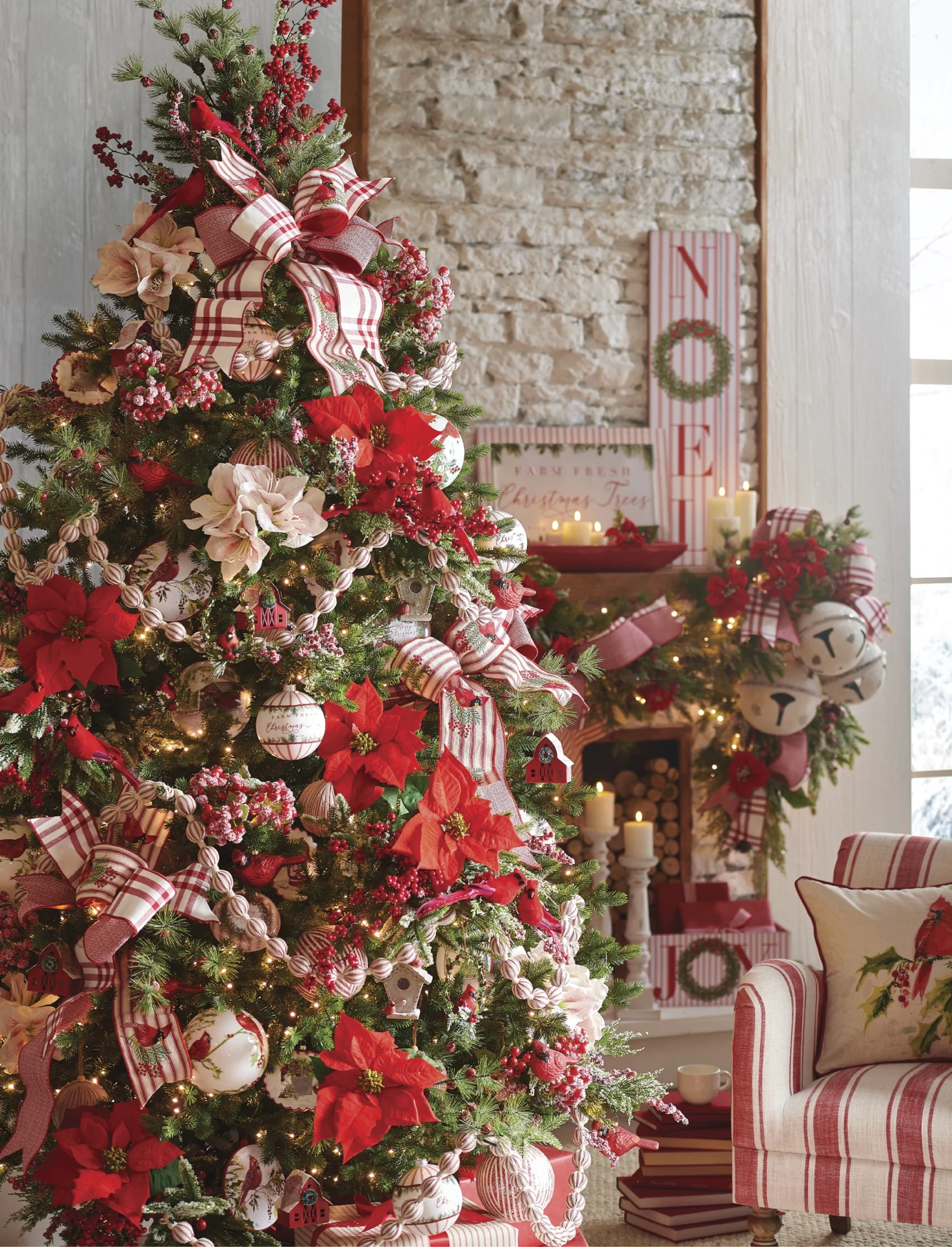 25+ Gorgeous Christmas Tree Themes To Copy In 2022