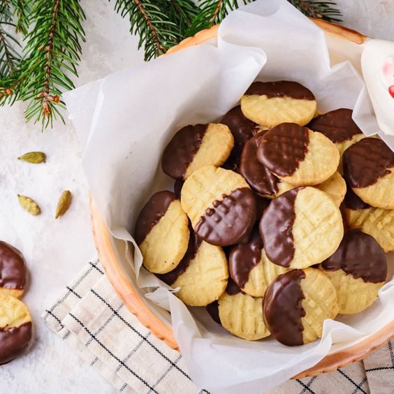 40+ Delicious & Traditional German Christmas Cookies To Make