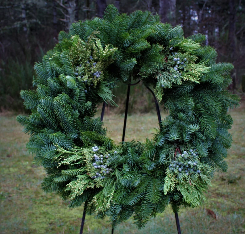 The best Christmas wreaths on Etsy