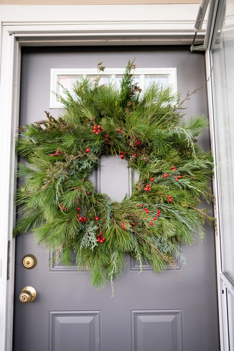 The best Christmas wreaths on Etsy