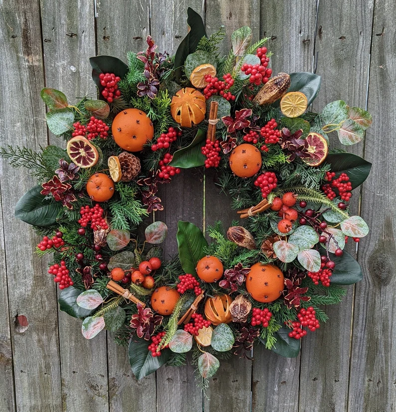 The best Christmas wreaths on Etsy