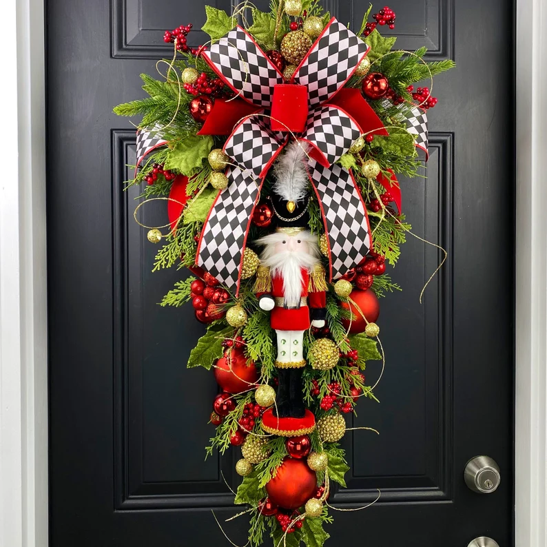 The best Christmas wreaths on Etsy