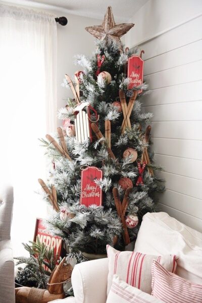 40+ Stunning Farmhouse Christmas Trees To Emulate In 2022