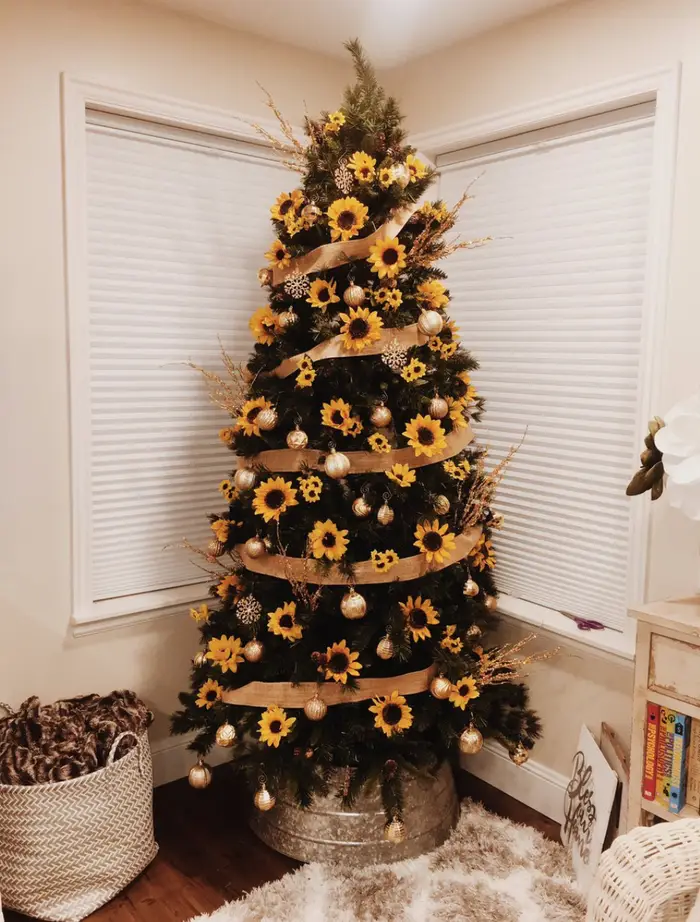 best Christmas Tree themes