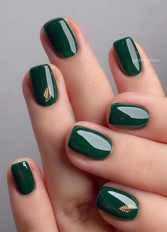 Emerald green nails and emerald green nail designs to try