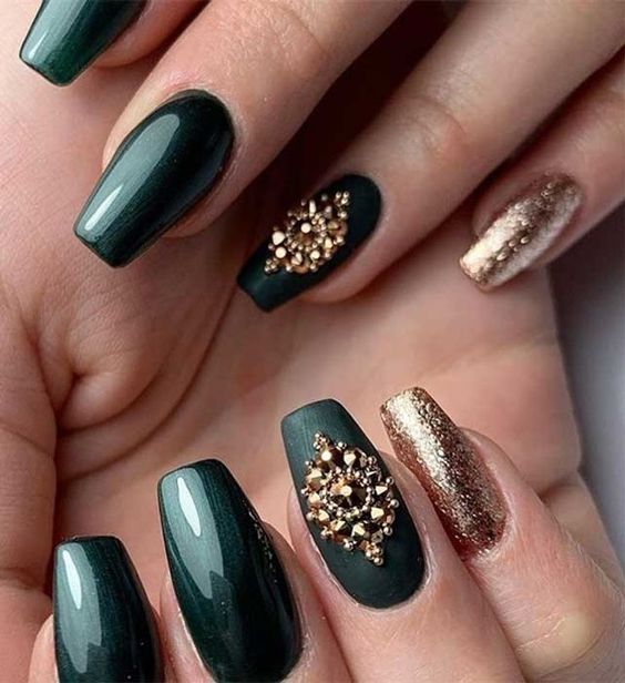 Emerald green nails and emerald green nail designs to try