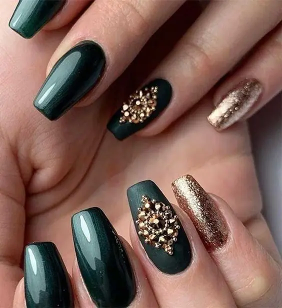 Emerald green nails and emerald green nail designs to try