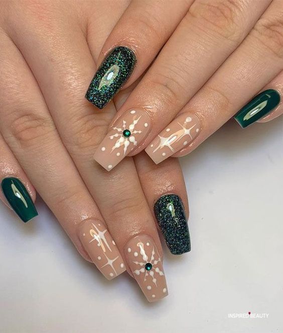 Emerald green nails and emerald green nail designs to try