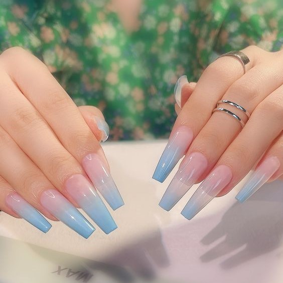 Baby blue nails and baby blue nail designs