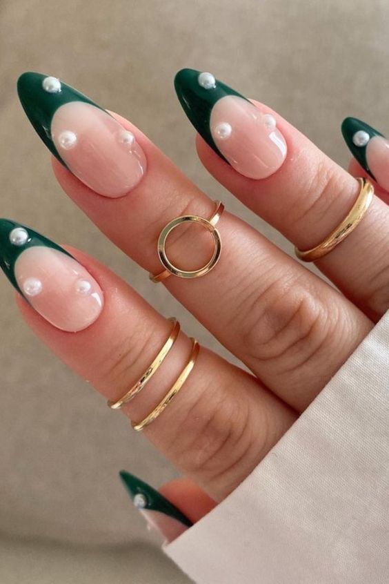 Emerald green nails and emerald green nail designs to try