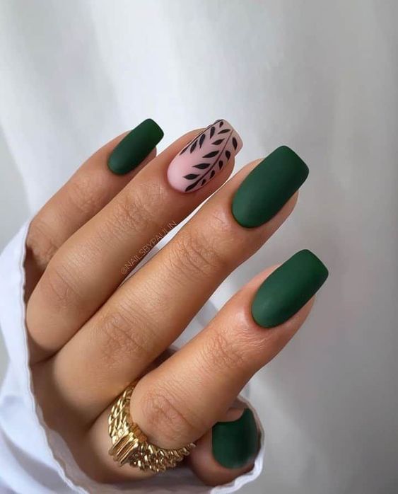 Emerald green nails and emerald green nail designs to try