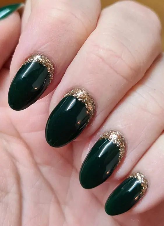 Emerald green nails and emerald green nail designs to try