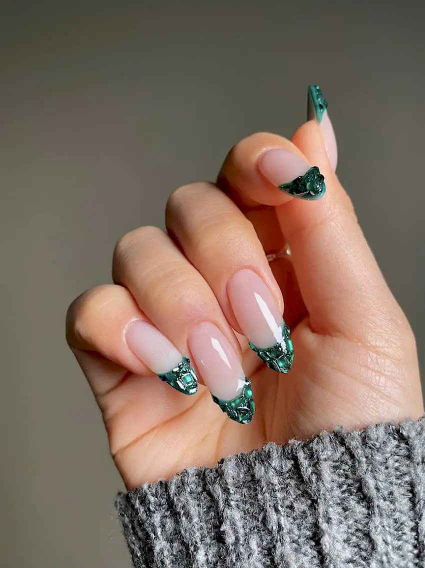 Emerald green nails and emerald green nail designs to try