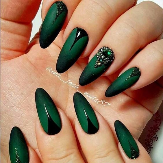 Emerald green nails and emerald green nail designs to try